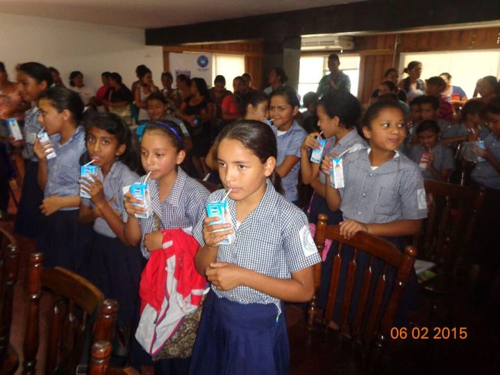 Leche Sula presente en las escuelas públicas aportando ayuda