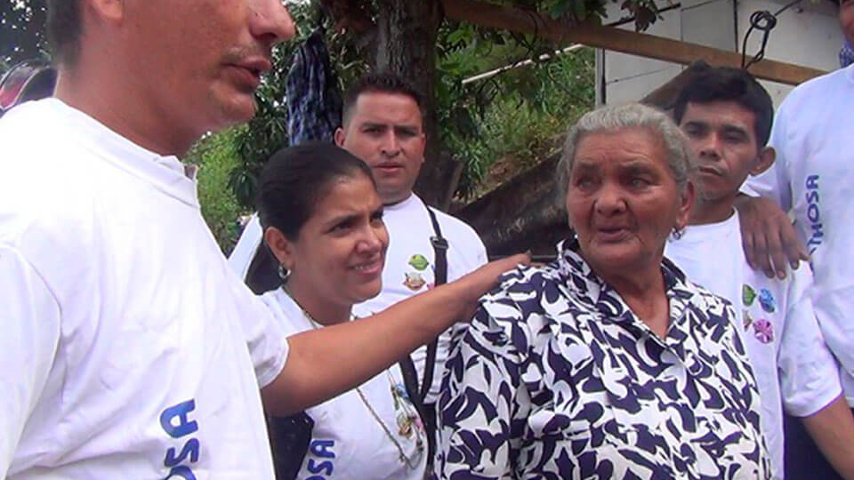 Colaboradores De LACTHOSA Sula Construyen Casa A La “Abuelita”