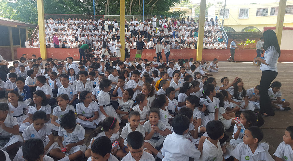 Los niños se mostrarón muy felices de participar