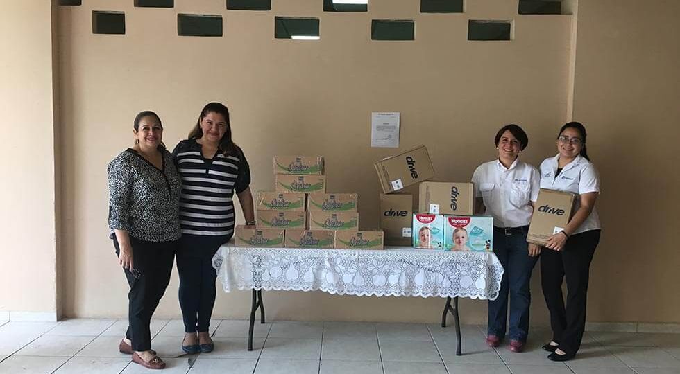 Las donaciones al Hospital San Felipe fueron estregadas por colegas de Gestión de Calidad