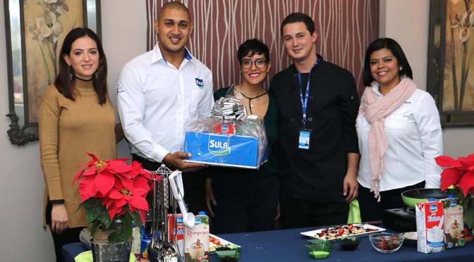 Representante de Lacthosa Vivian kafie, Oscar Ochoa, Chef Andrea Andonie, Chef Pablo Vindel y Michelle Alvarado