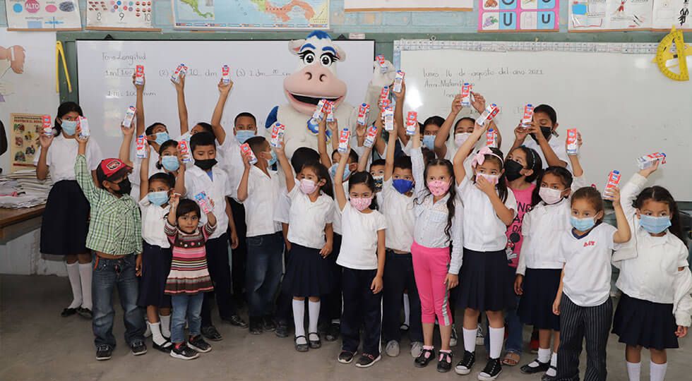 Sula y Ceteco celebran el día mundial de la leche escolar