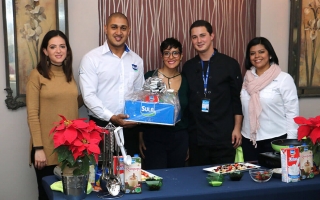Representante de Lacthosa Vivian kafie, Oscar Ochoa, Chef Andrea Andonie, Chef Pablo Vindel y Michelle Alvarado